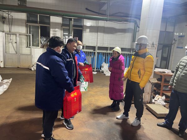 慰问一线职工.jpg